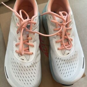 Altra Women's White and Peach Athletic Shoes